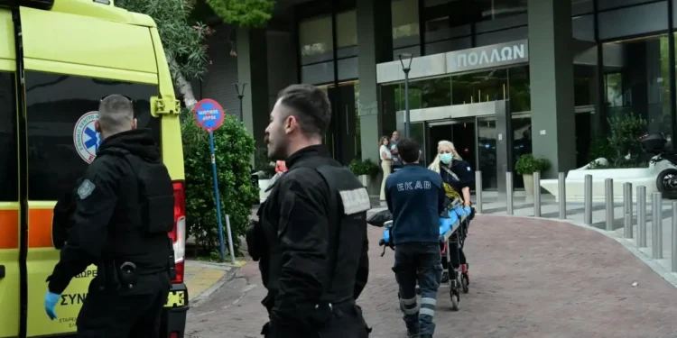 Αμπελόκηποι: Ο 44χρονος έπινε καφέ και «βούτηξε» στο κενό από τον 24ο όροφο του πύργου «Απόλλων» μετά από τηλεφώνημα που δέχτηκε