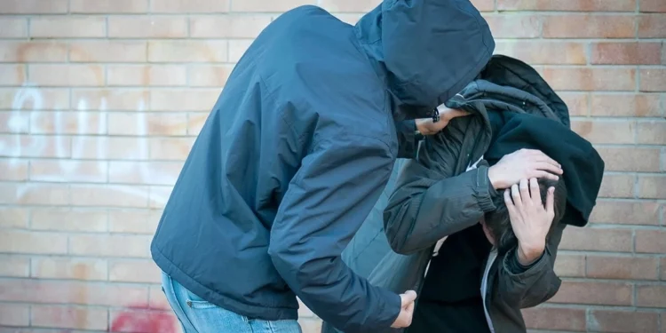 «Μπαμπά με χτύπησαν άσχημα 15 άτομα» είπε ο 13χρονος που δέχθηκε την επίθεση στο Μοσχάτο – Κάποιοι ήταν από τη «συμμορία 183», λέει ο πατέρας του