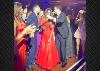 Ο χορός της Κίμπερλι Γκίλφοϊλ με τον Κωνσταντίνο Αργυρό σε φιλανθρωπικό γκαλά στο Λονδίνο