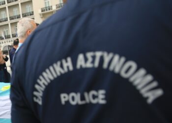 Αποτάχθηκαν από την ΕΛ.ΑΣ ο αστυνομικός της Βουλής και η σύζυγός του που κατηγορούνται για βιασμό των παιδιών τους