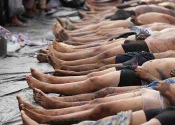 Οργή για την άγρια καταστολή στη Βραζιλία – Σοροί στοιβαγμένες σε φαβέλες