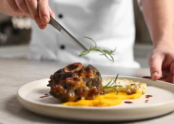 Συνελήφθη τηλεοπτικός σεφ για χρέη προς το Δημόσιο