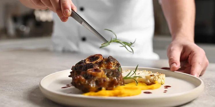 Συνελήφθη τηλεοπτικός σεφ για χρέη προς το Δημόσιο