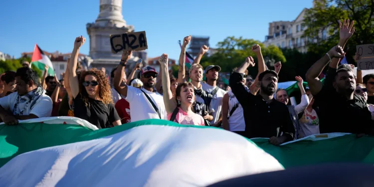 Στόλος για τη Γάζα: «Μας χτύπαγαν, μας έδεναν» -21 Ισπανοί επιστρέφουν καταγγέλλοντας κακομεταχείριση