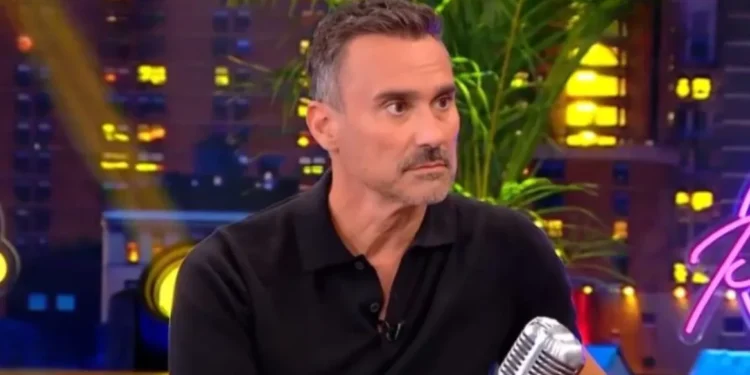 Γιώργος Καπουτζίδης: Ο σύντροφός του, η ζωή στην Αίγινα και η φωτογραφία από την κηδεία του Γεράσιμου Μιχελή