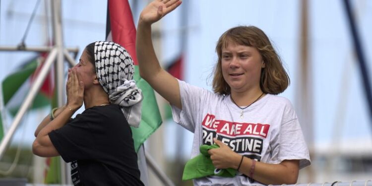 Ισραήλ: «Θρασύτατα ψεύδη» οι ισχυρισμοί της Γκρέτα Τούνμπεργκ περί κακομεταχείρισης κατά την κράτησή της