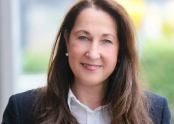 Δολοφονική επίθεση εναντίον της Γερμανίδας δημάρχου: «Γνωρίζει τον δράστη, αλλά δεν τον αποκαλύπτει»