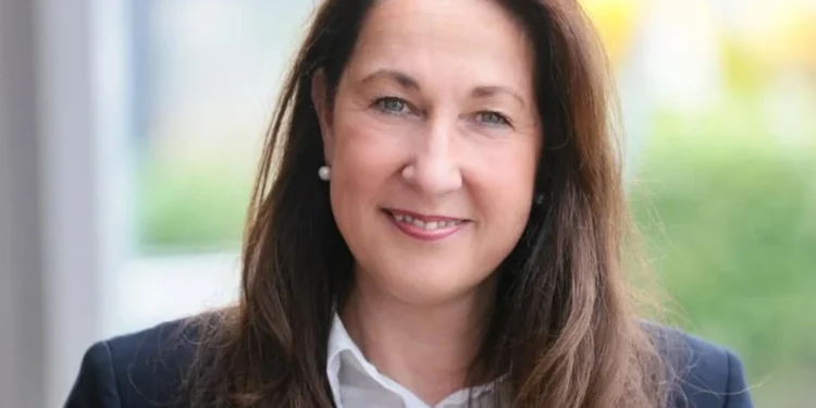 Δολοφονική επίθεση εναντίον της Γερμανίδας δημάρχου: «Γνωρίζει τον δράστη, αλλά δεν τον αποκαλύπτει»