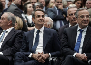 Ραντεβού στα… τυφλά για τρεις στη Ρηγίλλης σήμερα: Το τετ α τετ Μητσοτάκη – Καραμανλή – Σαμαρά