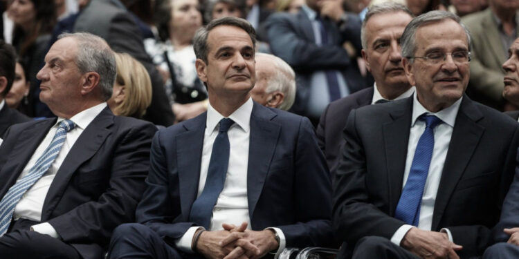 Ραντεβού στα… τυφλά για τρεις στη Ρηγίλλης σήμερα: Το τετ α τετ Μητσοτάκη – Καραμανλή – Σαμαρά