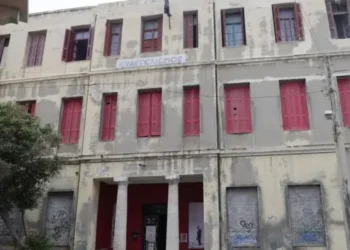 Ηράκλειο: Ταυτοποιήθηκαν 6 για την επίθεση κατά του Μάκη Βορίδη – Έφοδος της αστυνομίας στην κατάληψη του «Ευαγγελισμού»