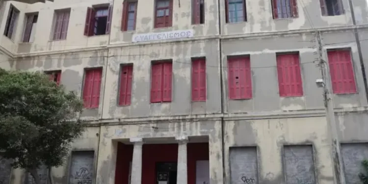 Ηράκλειο: Ταυτοποιήθηκαν 6 για την επίθεση κατά του Μάκη Βορίδη – Έφοδος της αστυνομίας στην κατάληψη του «Ευαγγελισμού»