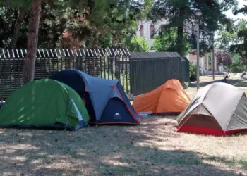Μεσσηνία: Πώς έγινε το διπλό φονικό στο κάμπινγκ – Αναζητούν τον μαυροντυμένο οδηγό μηχανής που εγκατέλειψε το σημείο