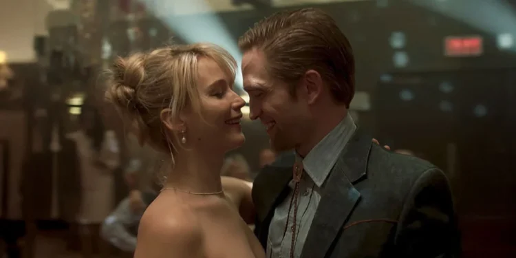 Τζένιφερ Λόρενς για τη συνεργασία με τον Ρόμπερτ Πάτινσον: «Η σκηνοθέτιδα μας ζήτησε να χορέψουμε γυμνοί, έπρεπε να είχα πει όχι;»