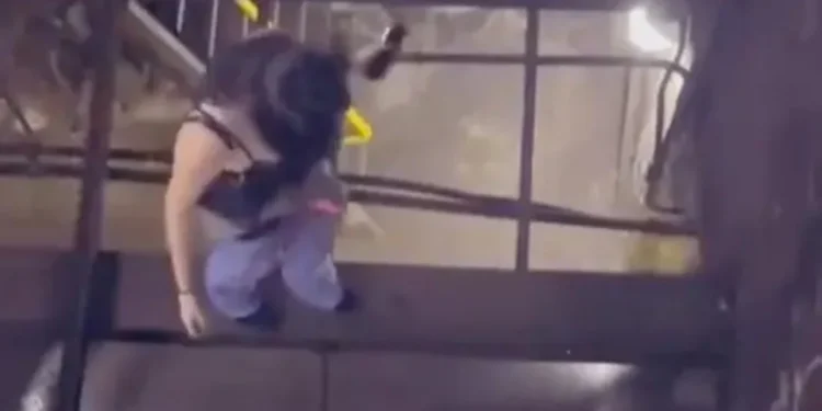 Σοκ στη Νέα Υόρκη: Ανήλικες σκοτώθηκαν ενώ έκαναν subway surfing – Η επικίνδυνη μόδα στο TikTok που απειλεί τους εφήβους (Βίντεο)