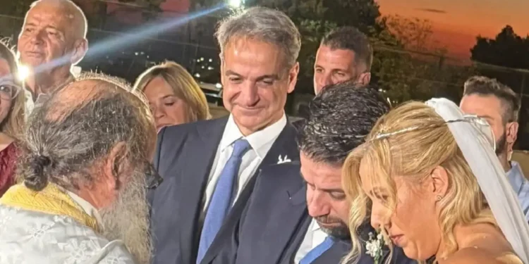 Κουμπάρος ο Κυριάκος Μητσοτάκης: Πάντρεψε την Εβίνα Γιακουμάτου και τον Ελπιδοφόρο Παπανικολόπουλο