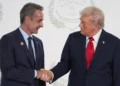 Θερμή χειραψία Μητσοτάκη – Τραμπ στην Αίγυπτο, δείτε βίντεο