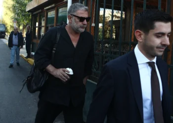 Βασίλης Μπισμπίκης: Ένοχος ο ηθοποιός για το τροχαίο στη Φιλοθέη – Χρηματική ποινή 7.000 ευρώ, «μόνο μια τσικουδιά ήπια»