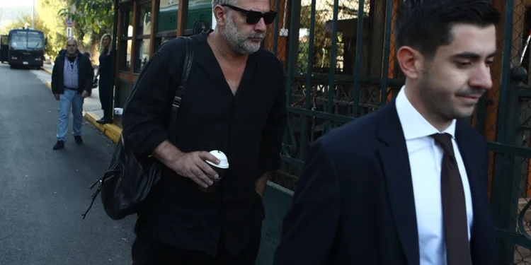 Βασίλης Μπισμπίκης: Ένοχος ο ηθοποιός για το τροχαίο στη Φιλοθέη – Χρηματική ποινή 7.000 ευρώ, «μόνο μια τσικουδιά ήπια»