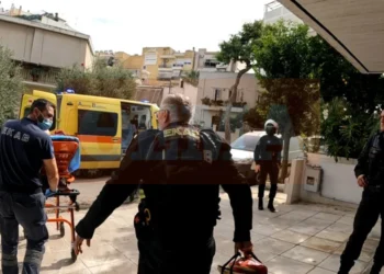 Αστυνομικοί έσωσαν 26χρονο που αιμορραγούσε ακατάσχετα σε ασανσέρ στη Νέα Ιωνία – Δείτε φωτογραφίες