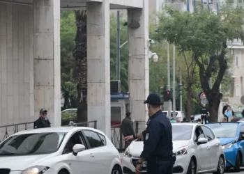 ΟΠΕΚΕΠΕ: Με κονβόι 25 αυτοκινήτων μεταφέρθηκαν οι 37 συλληφθέντες στη ΓΑΔΑ – Η ανακοίνωση της ΕΛ.ΑΣ