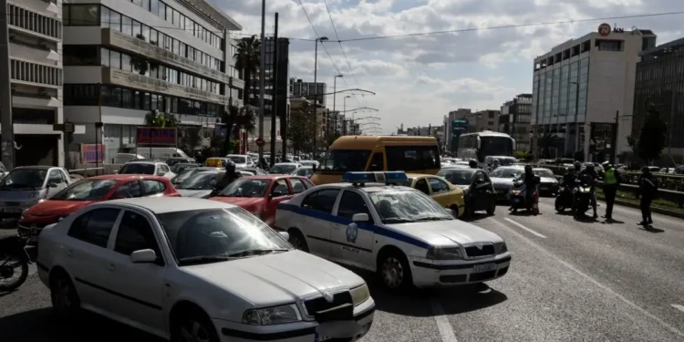 Γνωστός πλαστικός χειρουργός ξυλοκόπησε 43χρονη στη μέση της Συγγρού: Της ξερίζωσε τα μαλλιά και την χτύπησε στο κεφάλι