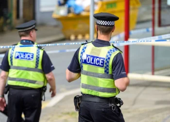 Επίθεση με μαχαίρι σε συναγωγή στο Μάντσεστερ με πολλούς τραυματίες – Αστυνομικοί πυροβόλησαν τον δράστη