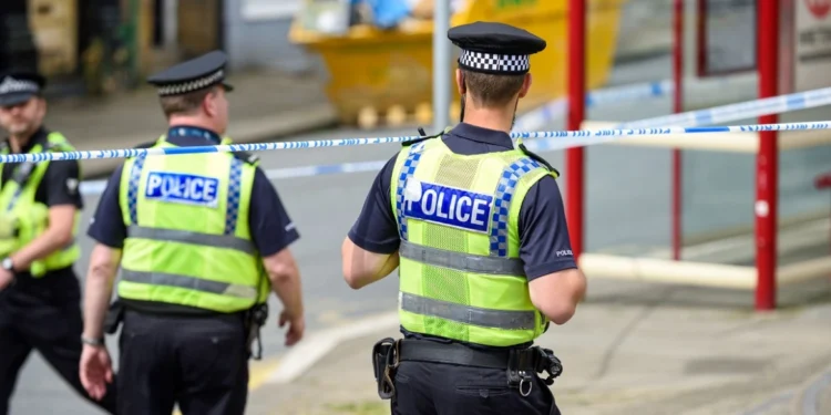 Επίθεση με μαχαίρι σε συναγωγή στο Μάντσεστερ με πολλούς τραυματίες – Αστυνομικοί πυροβόλησαν τον δράστη