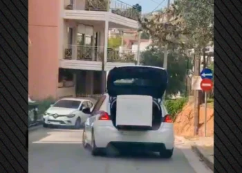 Περιπολικό μετέφερε… ψυγείο στο πορτ μπαγκάζ στο Καματερό – Διατάχθηκε ΕΔΕ μετά το βίντεο στο TikTok