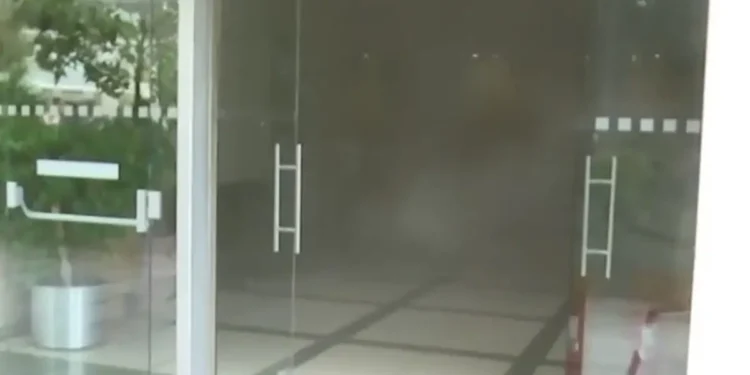 Τέλος συναγερμού στον Πύργο των Αθηνών, έσβησε η φωτιά που εκδηλώθηκε στο υπόγειο του β’ κτιρίου