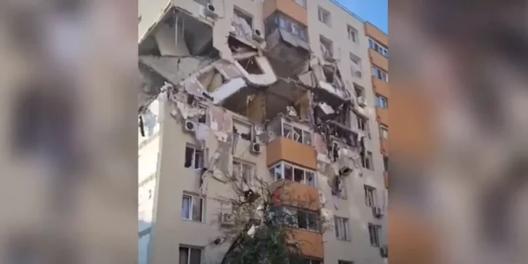 Ρουμανία: Τρεις νεκροί και πάνω από 10 τραυματίες μετά από έκρηξη σε πολυκατοικία στο Βουκουρέστι