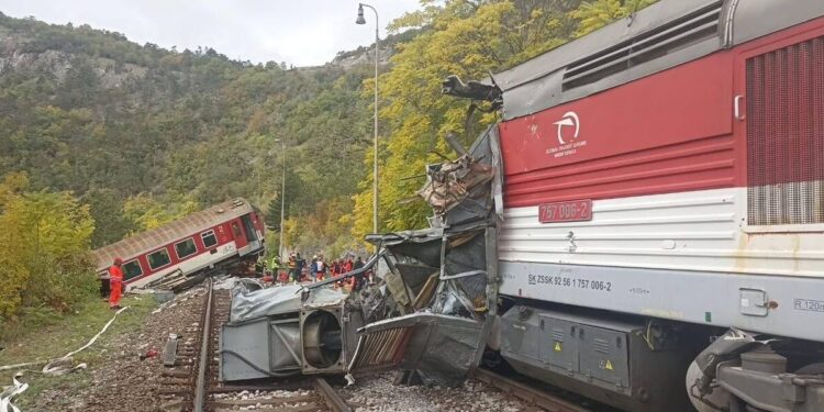 Σλοβακία: Βίντεο ντοκουμέντο κατέγραψε τον ήχο της σύγκρουσης των δύο τρένων