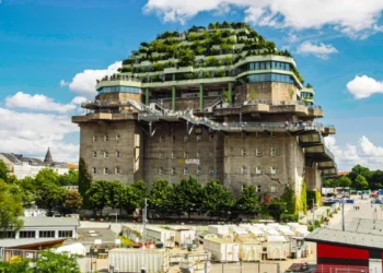 Με 205 ευρώ τη βραδιά: Θα έμενες σε 4άστερο ξενοδοχείο που «κατασκευάστηκε» από τους Ναζί;