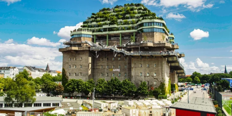 Με 205 ευρώ τη βραδιά: Θα έμενες σε 4άστερο ξενοδοχείο που «κατασκευάστηκε» από τους Ναζί;