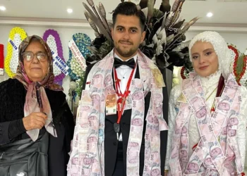 Viral έγιναν τα απίστευτα δώρα της γιαγιάς Εμινέ στον γάμο του εγγονού της στην Τουρκία – Δείτε βίντεο και φωτογραφίες