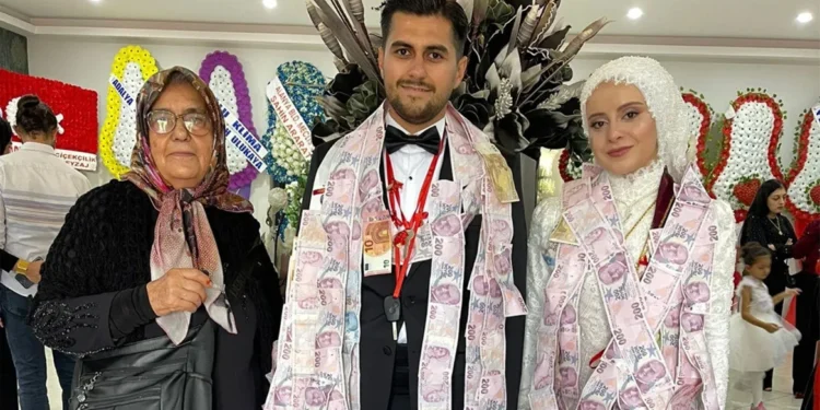 Viral έγιναν τα απίστευτα δώρα της γιαγιάς Εμινέ στον γάμο του εγγονού της στην Τουρκία – Δείτε βίντεο και φωτογραφίες
