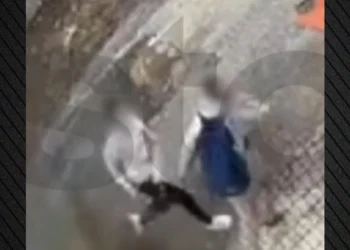 Για ένα κορίτσι έγινε η αιματηρή συμπλοκή 13χρονων στην Τρίπολη – Βαριά τραυματισμένος ο ένας ανήλικος