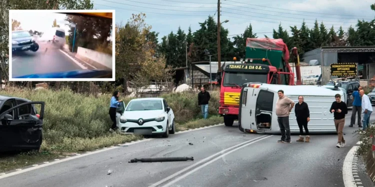 Η στιγμή της καραμπόλας στη Θεσσαλονίκη – Βαν πέφτει σε αμάξι που πετάγεται στο παρμπρίζ οχήματος