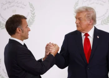 «Θα δεις τι πρόκειται να συμβεί» – Ο έντονος διάλογος Τραμπ-Μακρόν στη χειραψία τους στη σύνοδο για τη Γάζα, δείτε βίντεο