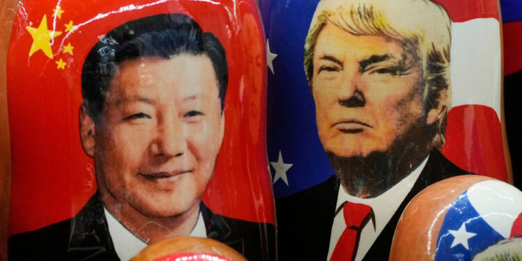 Το Πεκίνο απειλεί την Ουάσινγκτον με αντίμετρα αν ο Τραμπ δεν αποσύρει την απειλή για 100% δασμούς