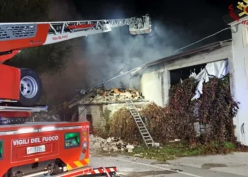 Τραγωδία σε έξωση στην Ιταλία: Οι ένοικοι γέμισαν το σπίτι με αέριο – Τρεις νεκροί αστυνομικοί από έκρηξη αφού άνοιξαν την πόρτα