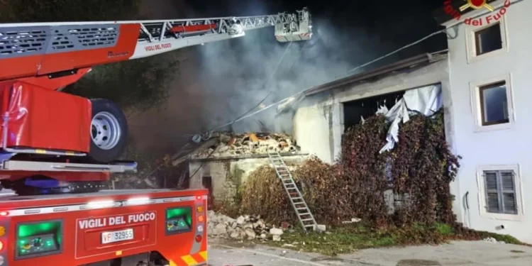 Τραγωδία σε έξωση στην Ιταλία: Οι ένοικοι γέμισαν το σπίτι με αέριο – Τρεις νεκροί αστυνομικοί από έκρηξη αφού άνοιξαν την πόρτα