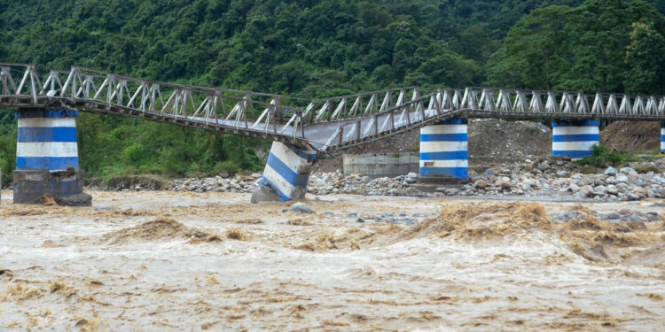 Ινδία: Φονικές πλημμύρες και κατολισθήσεις – Στους 24 οι νεκροί – Δείτε βίντεο