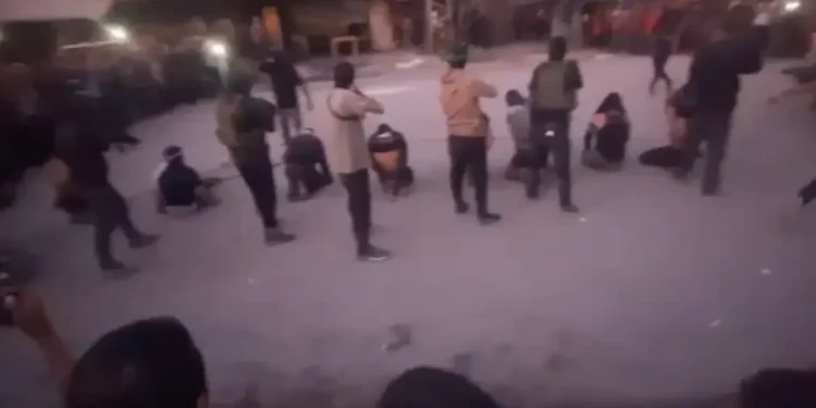 Δημόσιες εκτελέσεις από τη Χαμάς μετά την υπογραφή της συμφωνίας για τη Γάζα – Στόχος οι «συνεργάτες του Ισραήλ»