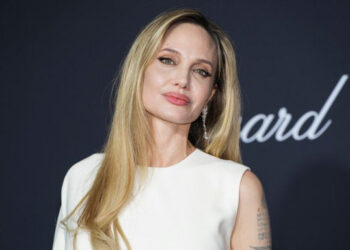 Στην επίσκεψη της Τζολί στην Ουκρανία, ο οδηγός της στρατολογήθηκε από το Κίεβο, γράφει το Politico!