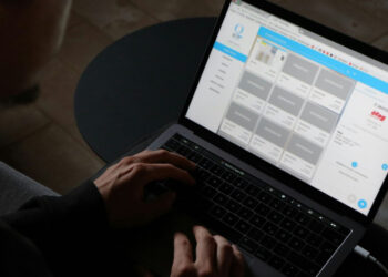 Η Apple κάνει «στροφή» στα λάπτοπ χαμηλού κόστους και συστήνει το οικονομικό MacBook – Η τιμή του