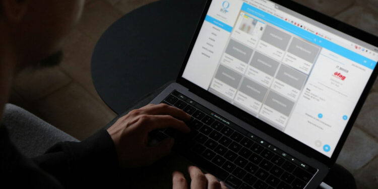 Η Apple κάνει «στροφή» στα λάπτοπ χαμηλού κόστους και συστήνει το οικονομικό MacBook – Η τιμή του