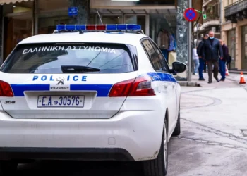 Καλλιθέα: Στον εισαγγελέα ο τενόρος που συνελήφθη για τον ξυλοδαρμό του 14χρονου γιου του – Τον κατήγγειλε η εν διαστάσει σύζυγός του