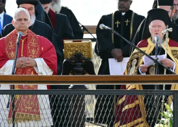 Κοινό μήνυμα από Πάπα και Πατριάρχη: Να ακούσουμε τις φωνές των πιστών, λέει ο Βαρθολομαίος, αναγκαία η χριστιανική ενότητα σε έναν κόσμο βίας, απαντά ο Λέων