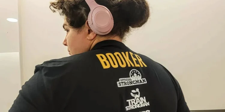 Η «πιο δυνατή γυναίκα στον κόσμο» αποκαλύφθηκε ότι γεννήθηκε άνδρας και της αφαιρέθηκε ο τίτλος – «Πρέπει να αγωνίζονται βάσει του βιολογικού τους φύλου»